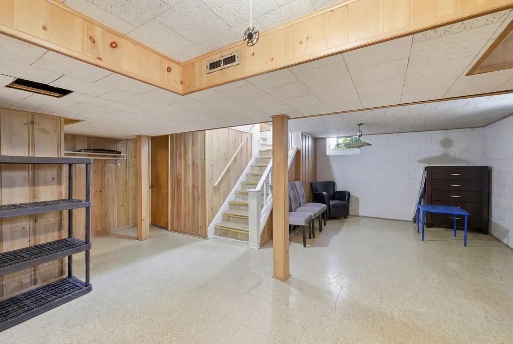 21144 Fleetwood Drive Harper Woods City MI 48225