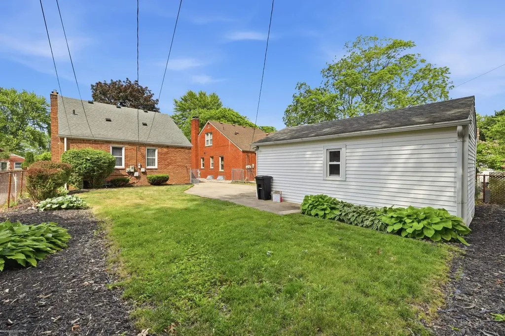 21144 Fleetwood Drive Harper Woods City MI 48225