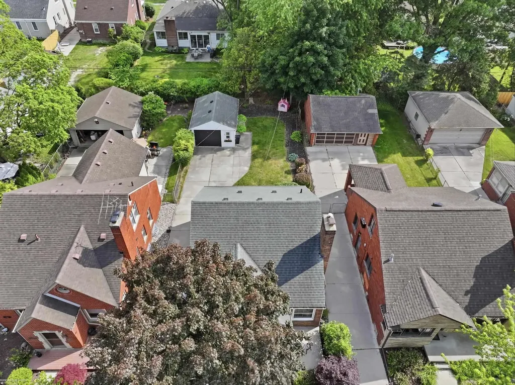 21144 Fleetwood Drive Harper Woods City MI 48225