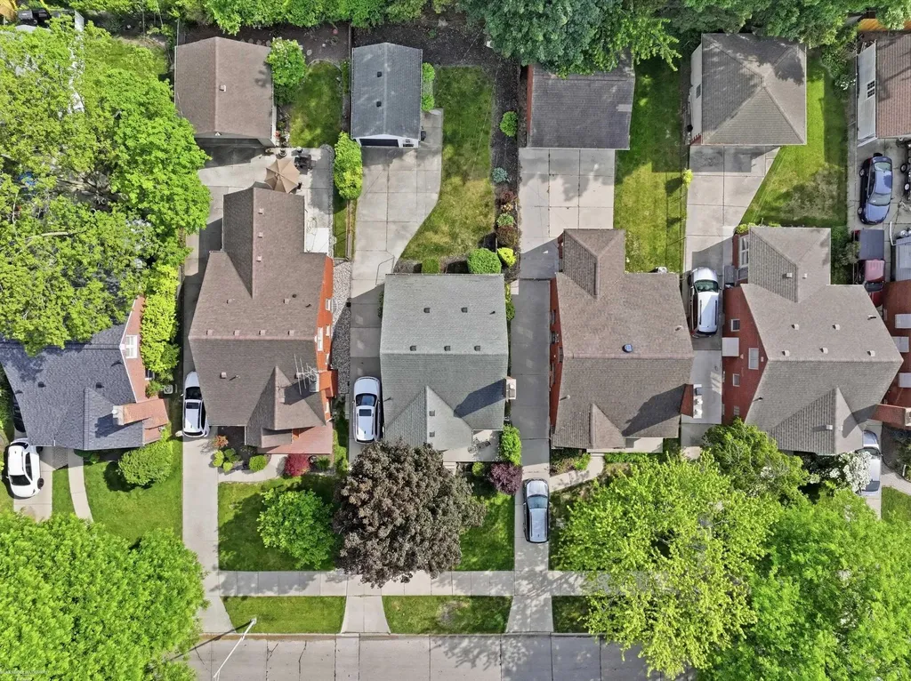 21144 Fleetwood Drive Harper Woods City MI 48225