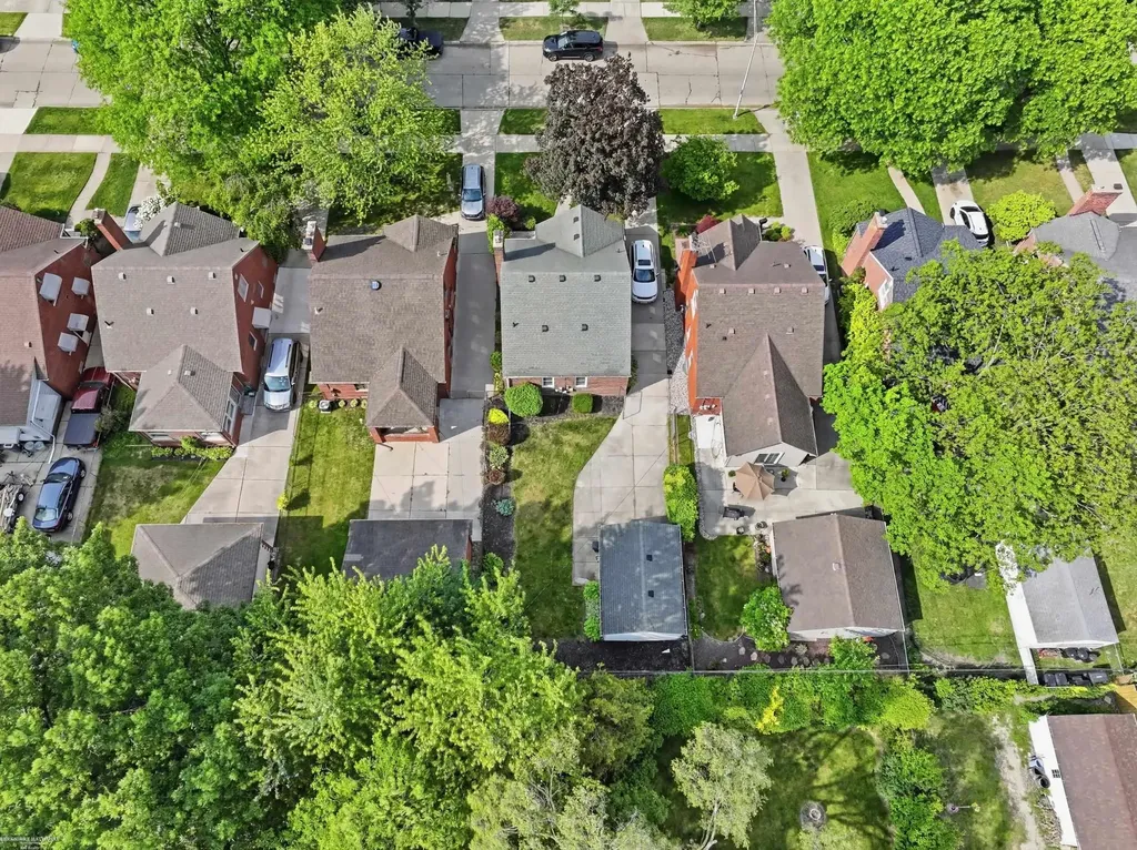 21144 Fleetwood Drive Harper Woods City MI 48225