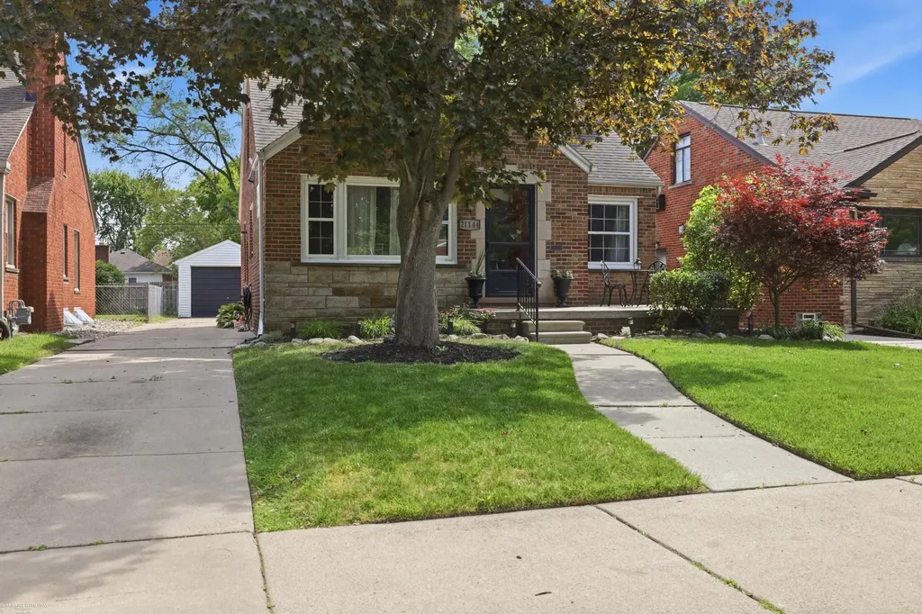 21144 Fleetwood Drive Harper Woods City MI 48225