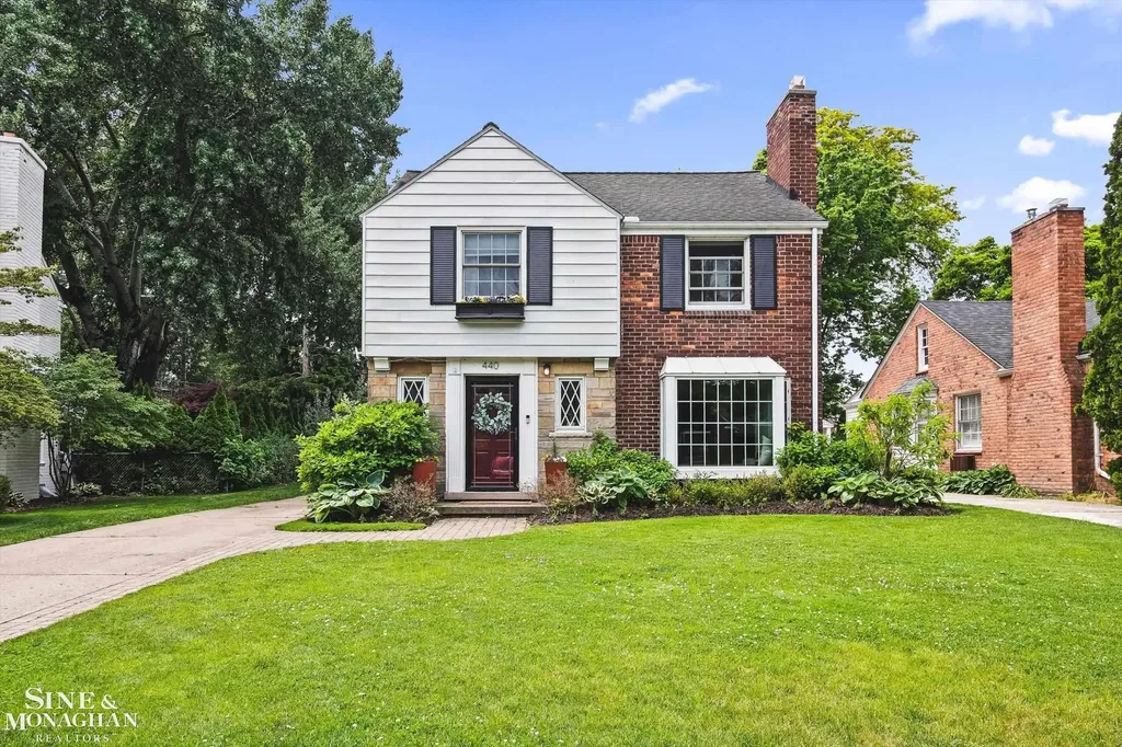 440 Colonial Court Grosse Pointe Farms City MI 48236