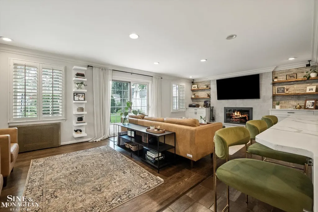 440 Colonial Court Grosse Pointe Farms City MI 48236