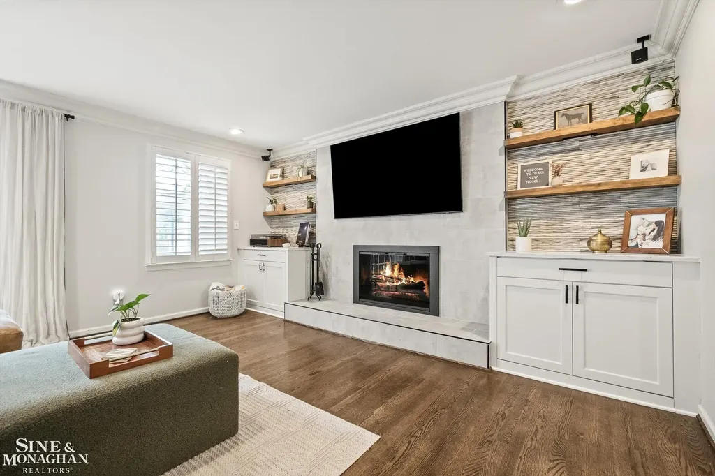 440 Colonial Court Grosse Pointe Farms City MI 48236