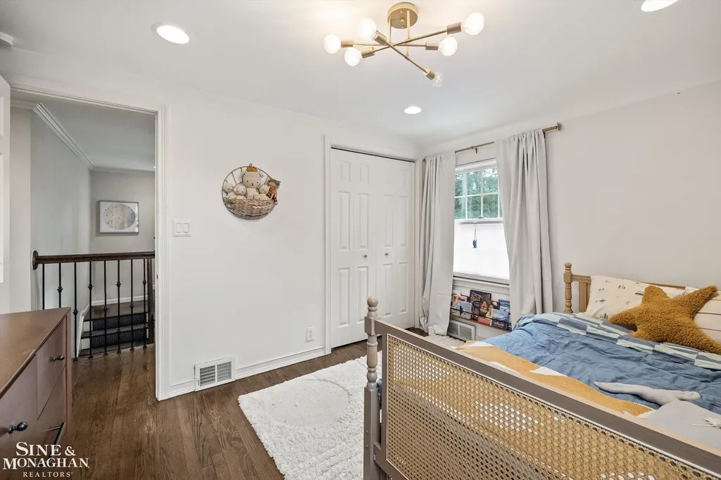 440 Colonial Court Grosse Pointe Farms City MI 48236