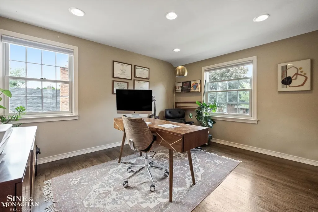 440 Colonial Court Grosse Pointe Farms City MI 48236