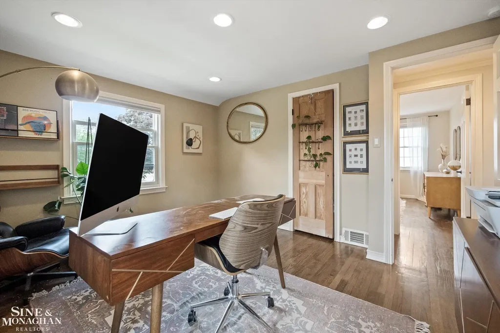 440 Colonial Court Grosse Pointe Farms City MI 48236