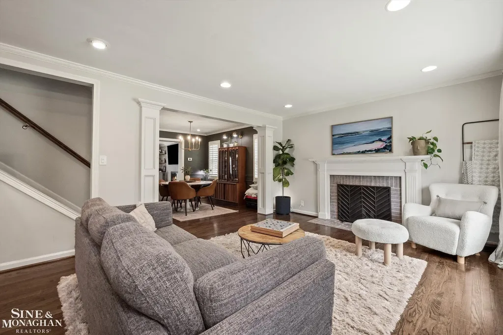 440 Colonial Court Grosse Pointe Farms City MI 48236