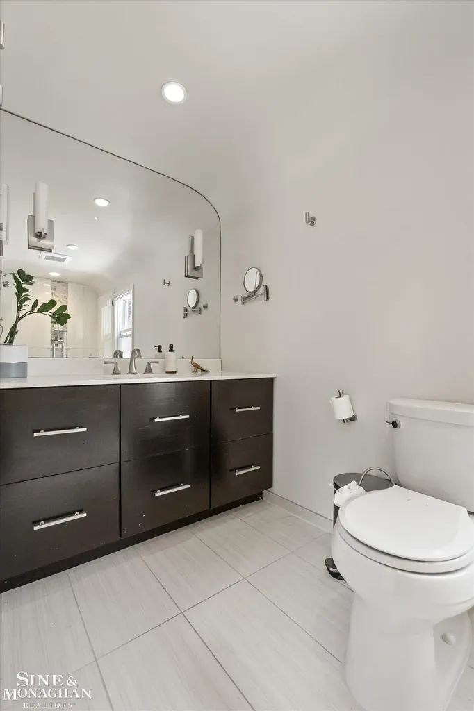 440 Colonial Court Grosse Pointe Farms City MI 48236