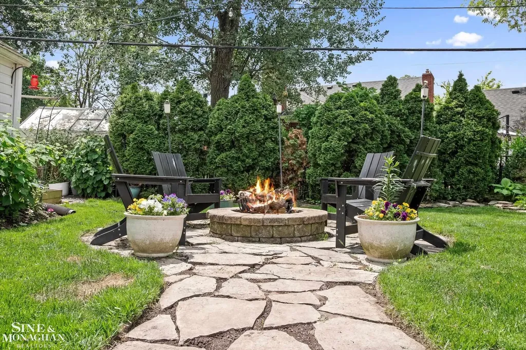 440 Colonial Court Grosse Pointe Farms City MI 48236