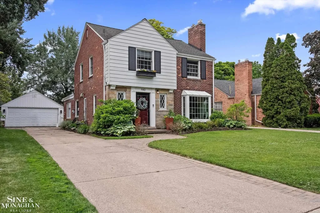 440 Colonial Court Grosse Pointe Farms City MI 48236