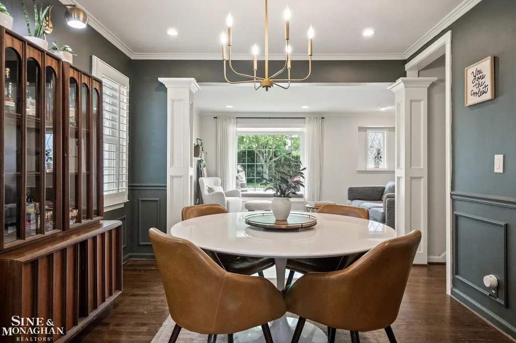 440 Colonial Court Grosse Pointe Farms City MI 48236
