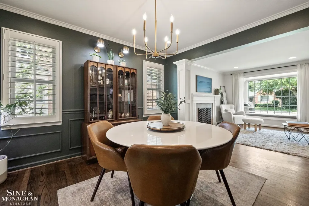 440 Colonial Court Grosse Pointe Farms City MI 48236