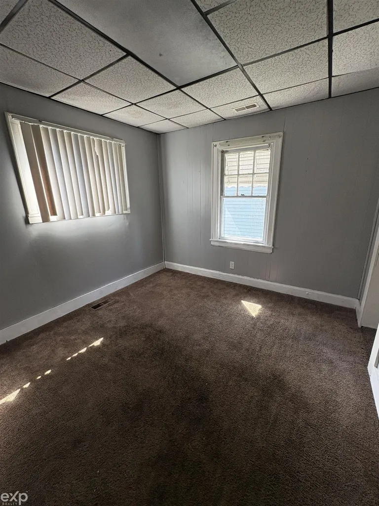 2521 Bay Street Saginaw City MI 48602