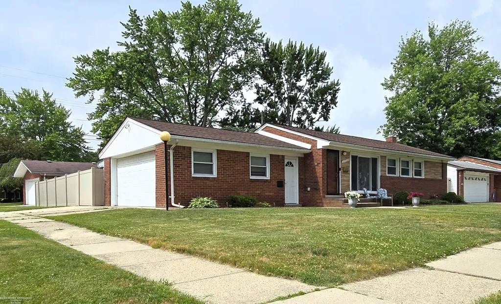 23398 Linne Drive Clinton Charter Township MI 48035