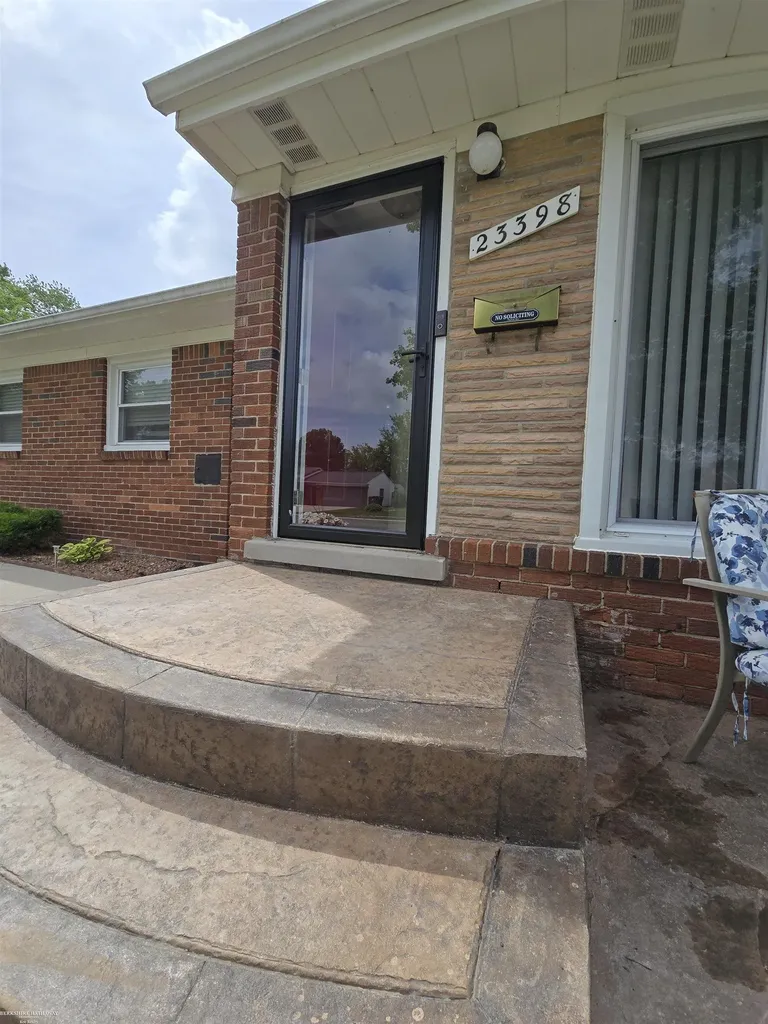 23398 Linne Drive Clinton Charter Township MI 48035