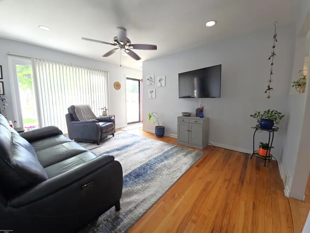23398 Linne Drive Clinton Charter Township MI 48035