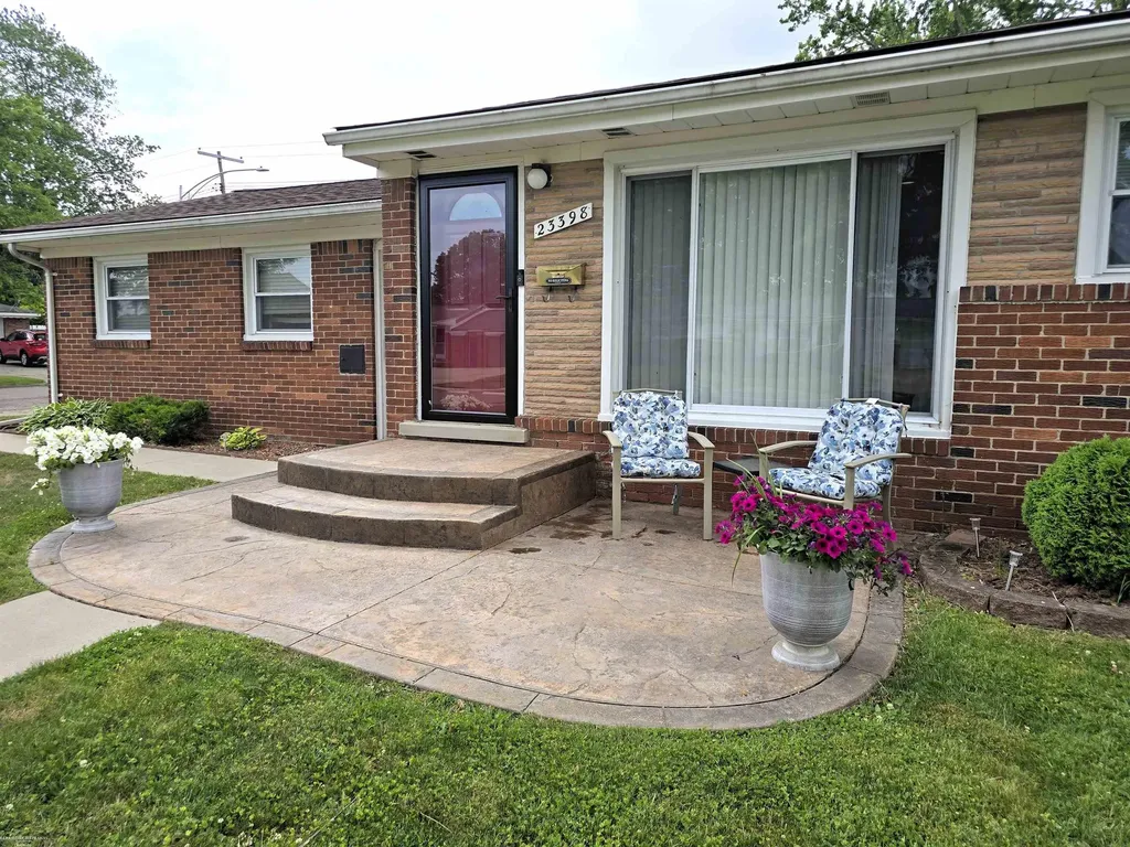23398 Linne Drive Clinton Charter Township MI 48035