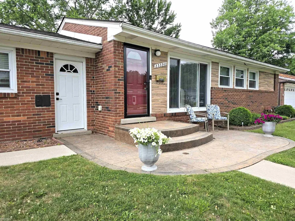 23398 Linne Drive Clinton Charter Township MI 48035