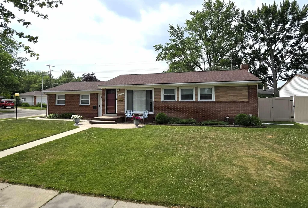 23398 Linne Drive Clinton Charter Township MI 48035