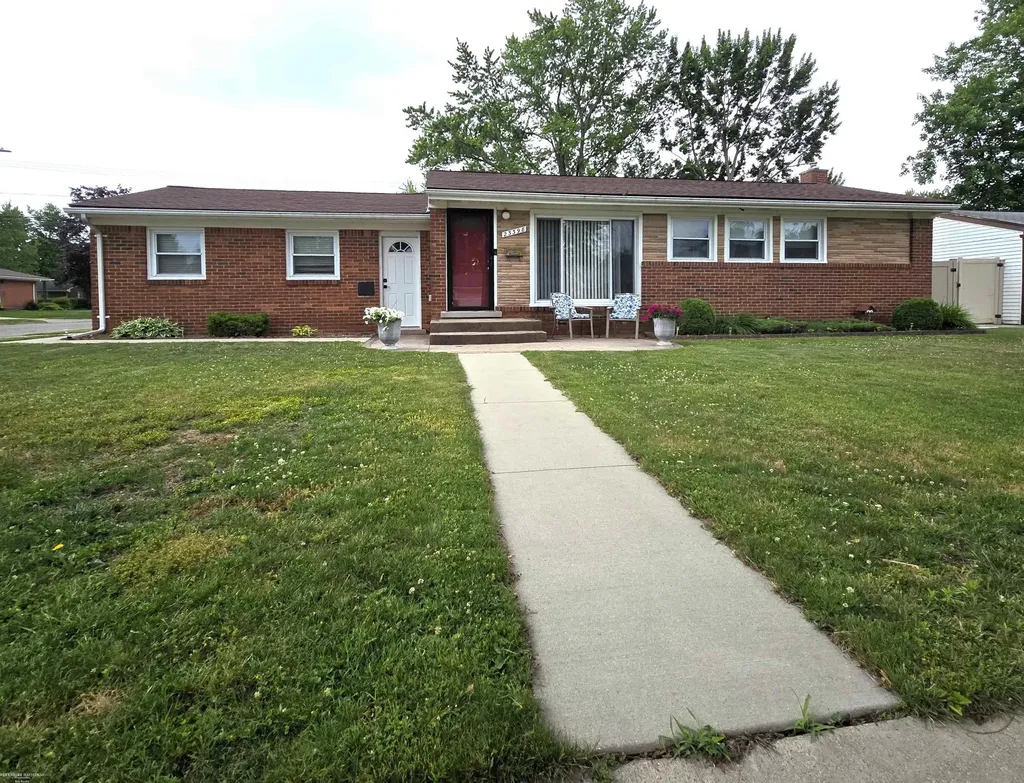 23398 Linne Drive Clinton Charter Township MI 48035