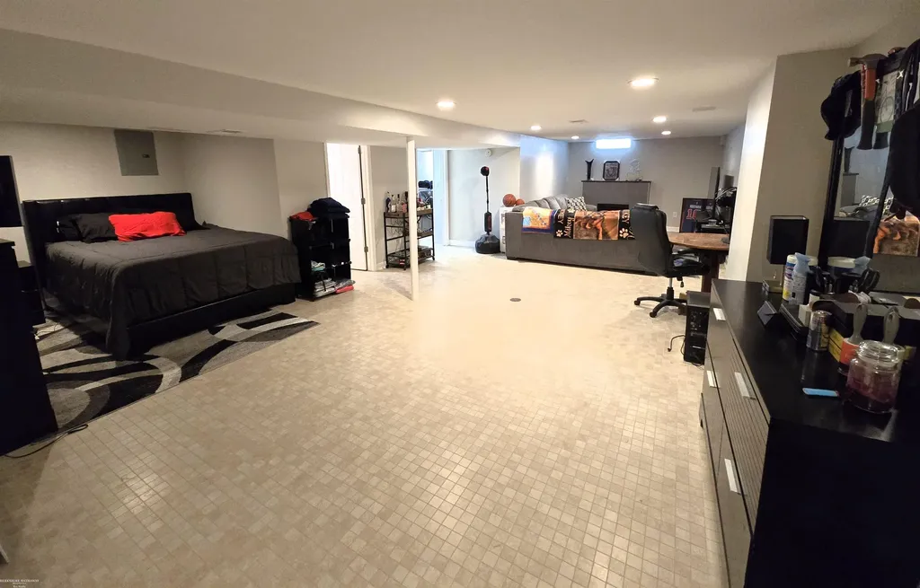 23398 Linne Drive Clinton Charter Township MI 48035