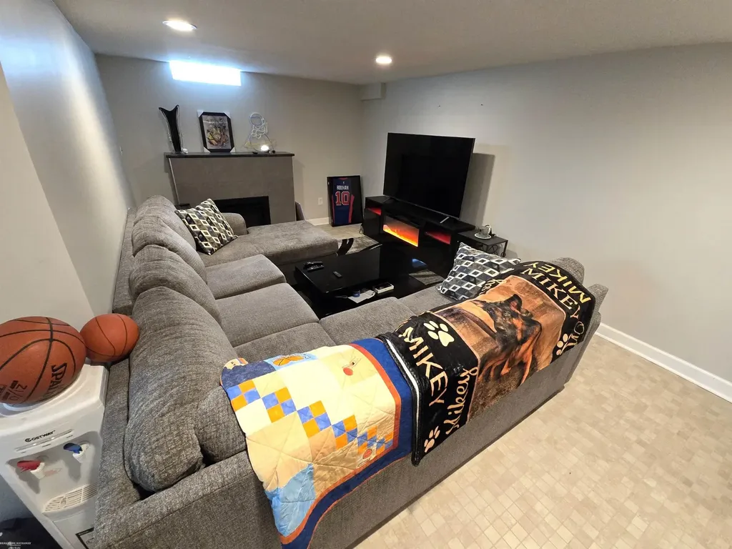 23398 Linne Drive Clinton Charter Township MI 48035