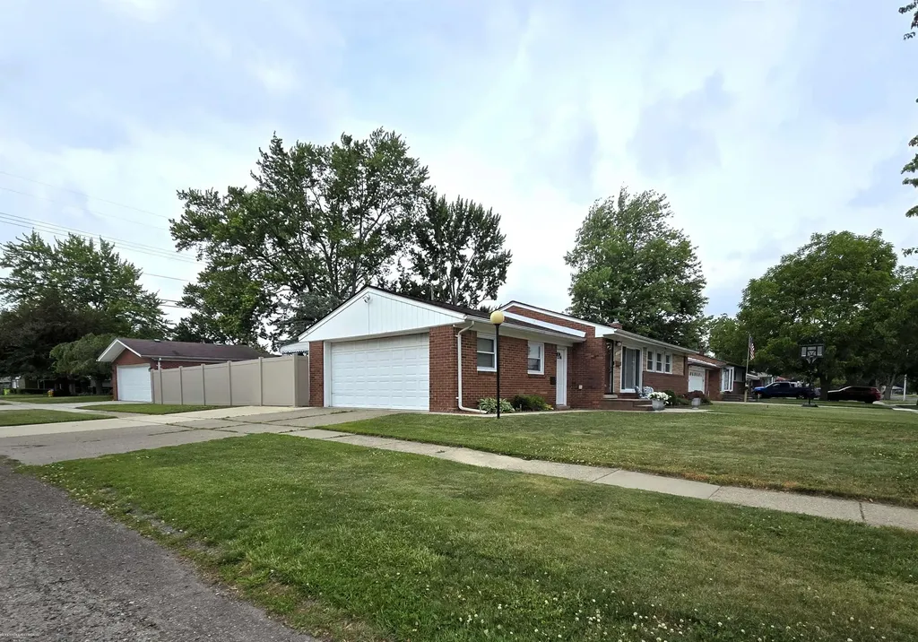 23398 Linne Drive Clinton Charter Township MI 48035