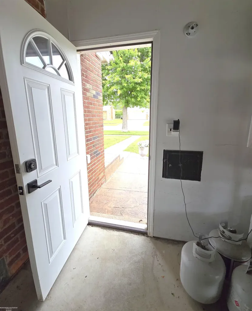 23398 Linne Drive Clinton Charter Township MI 48035
