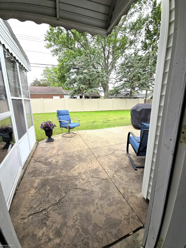 23398 Linne Drive Clinton Charter Township MI 48035