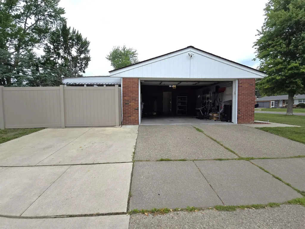 23398 Linne Drive Clinton Charter Township MI 48035
