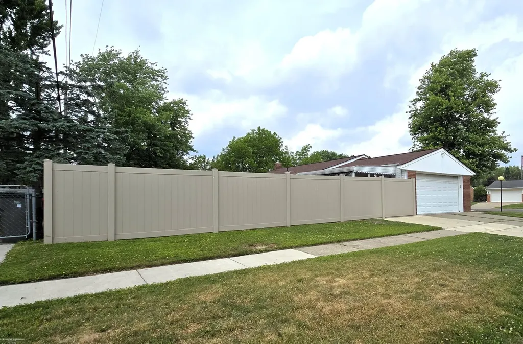 23398 Linne Drive Clinton Charter Township MI 48035