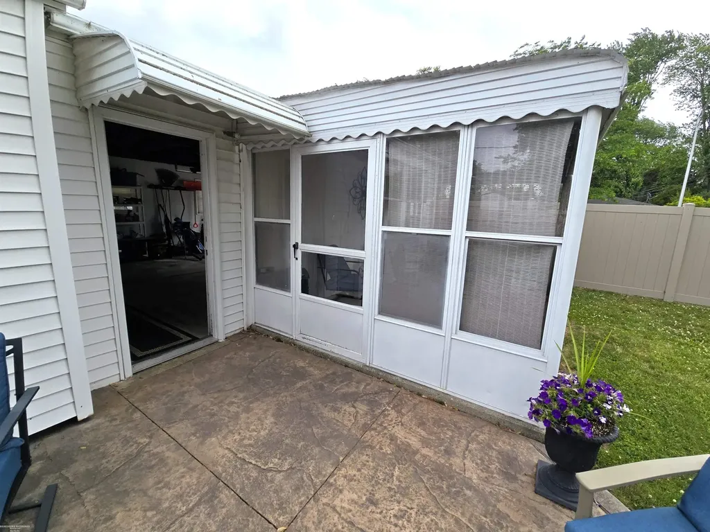 23398 Linne Drive Clinton Charter Township MI 48035
