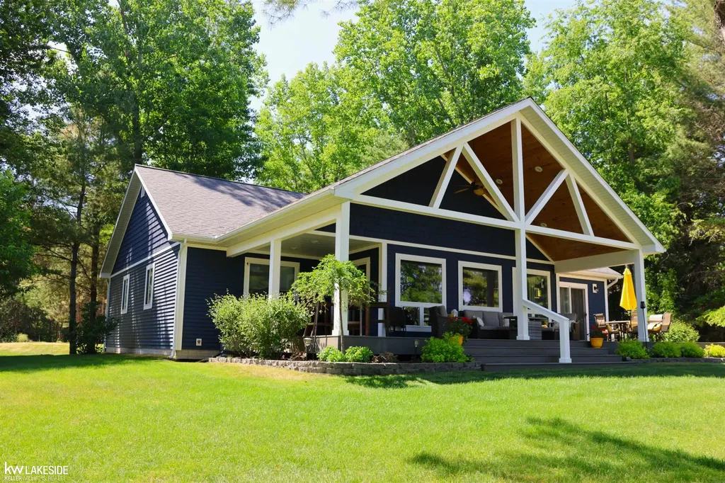 521 W River Court Gladwin Township MI 48624