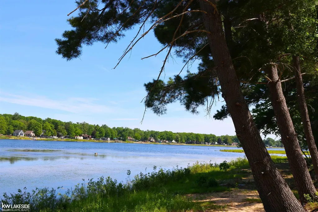 521 W River Court Gladwin Township MI 48624