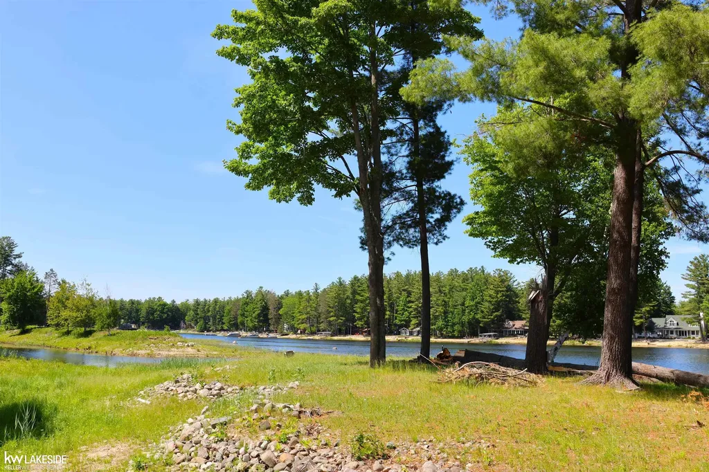 521 W River Court Gladwin Township MI 48624