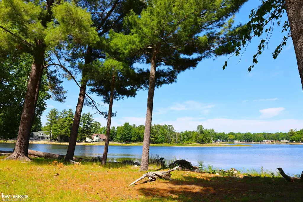 521 W River Court Gladwin Township MI 48624