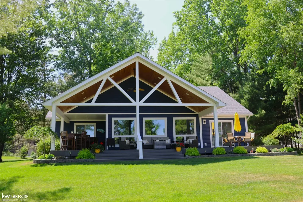 521 W River Court Gladwin Township MI 48624