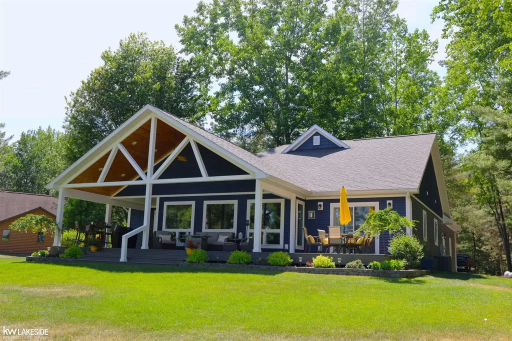 521 W River Court Gladwin Township MI 48624