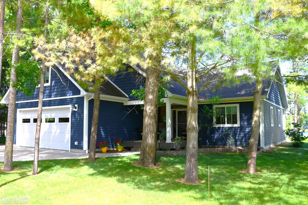 521 W River Court Gladwin Township MI 48624