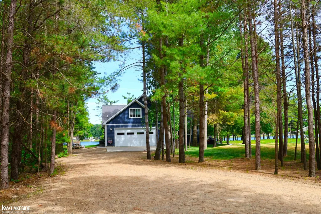 521 W River Court Gladwin Township MI 48624