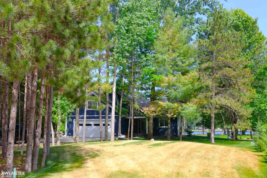 521 W River Court Gladwin Township MI 48624