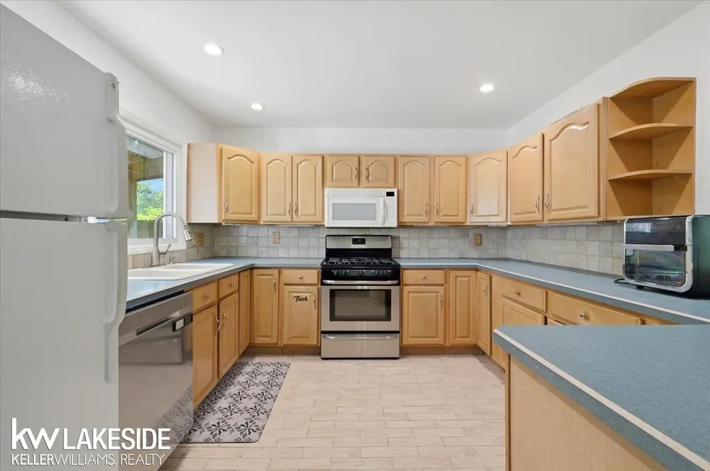 21325 Drexel Street Clinton Charter Township MI 48036