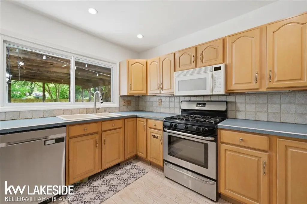21325 Drexel Street Clinton Charter Township MI 48036