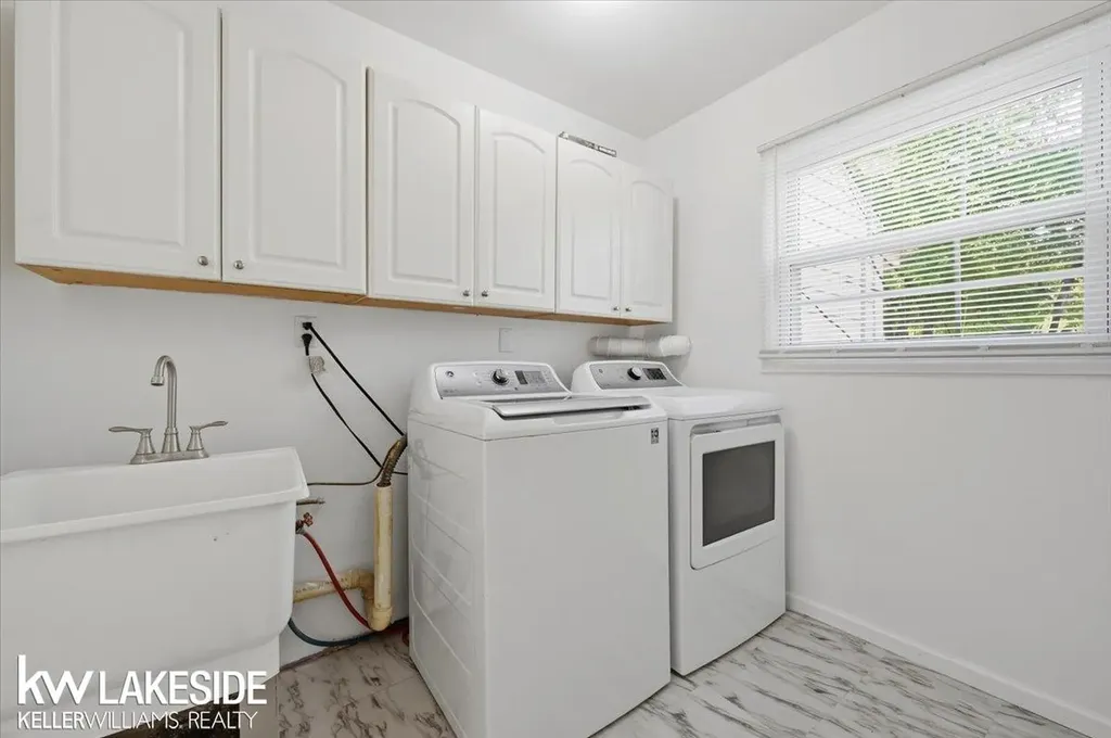 21325 Drexel Street Clinton Charter Township MI 48036
