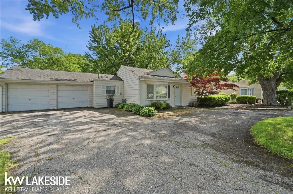 21325 Drexel Street Clinton Charter Township MI 48036