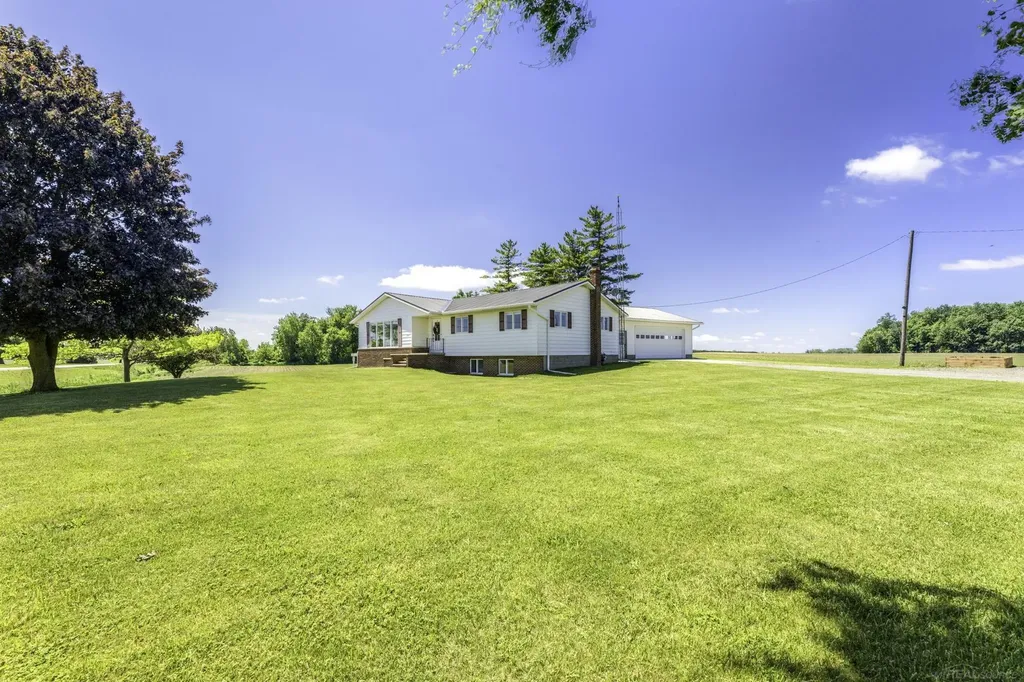 2481 N Ruth Road Bridgehampton Township MI 48427