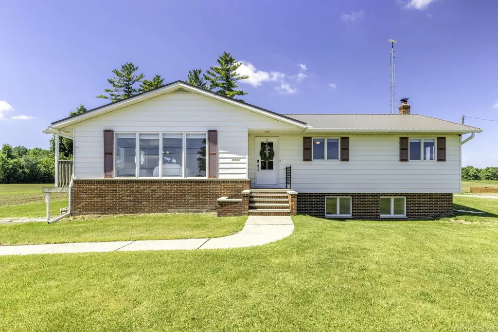 2481 N Ruth Road Bridgehampton Township MI 48427