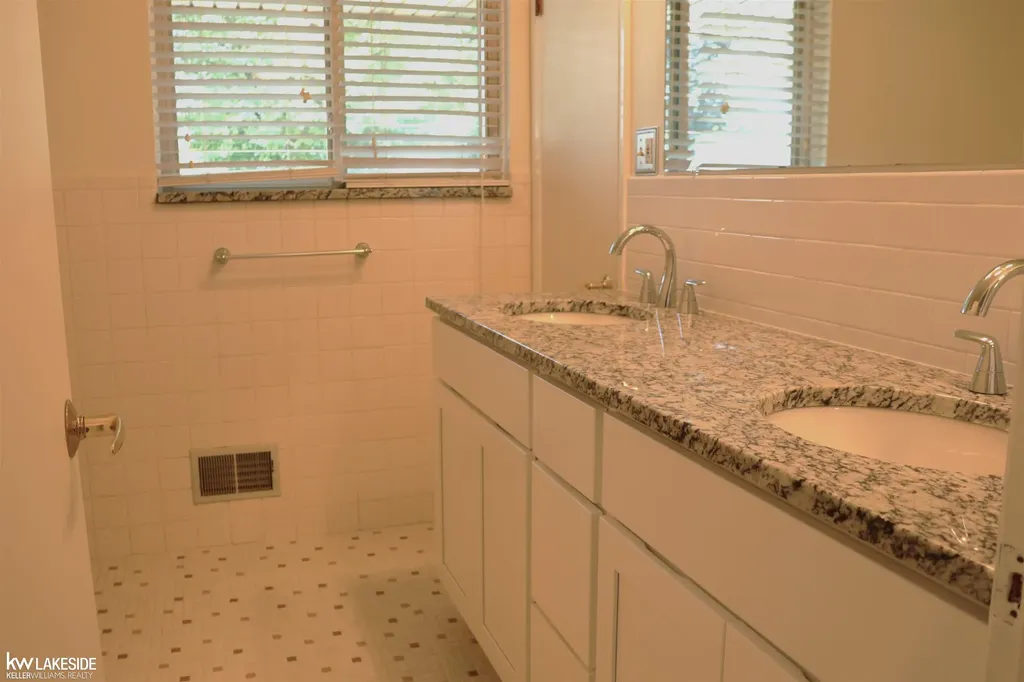 13339 Roxbury Drive Sterling Heights City MI 48312